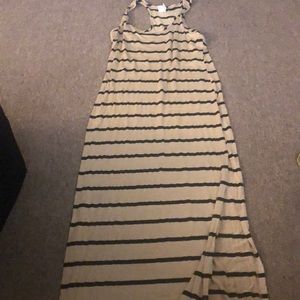 Maxi dress w/ a slit